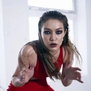 12-Gigi-Hadid-Unshaved-Armpits-Love-Advent-2017