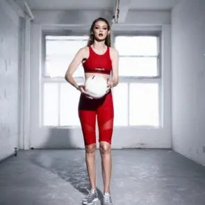 06-Gigi-Hadid-Unshaved-Armpits-Love-Advent-2017