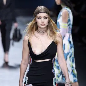 أسنان حديد الثدي