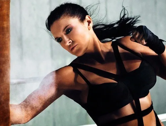 gina-carano-nackt-sexy-33