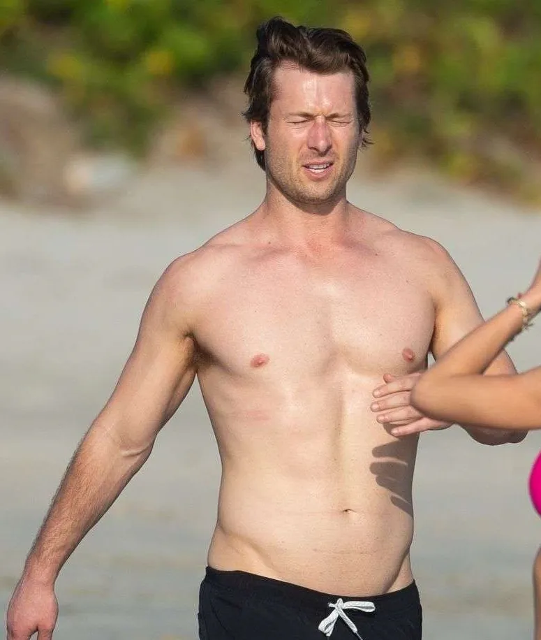 Glen Powell bulge photos