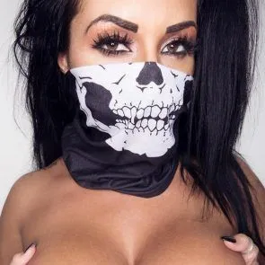 Grace J Teal meztelen mellek és átlátás képeken