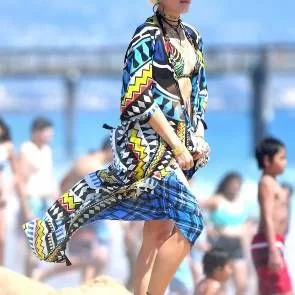 05-Гвен-Стефані-Сексуальне бікіні