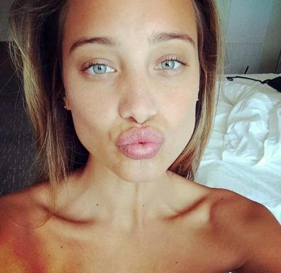Hannah Davis hat ein Selfie durchgesickert