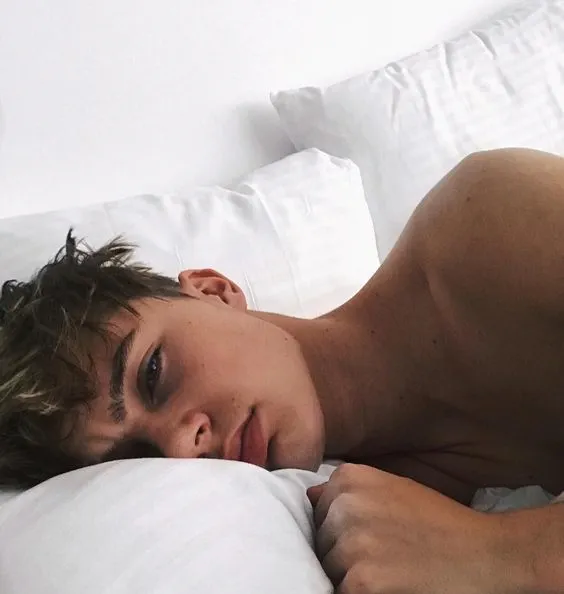 Harvey Leigh Cantwell nude