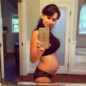 07-Hilaria-Baldwin-Nude-Leaked-Pregnant