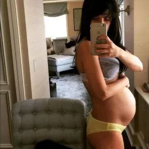 05-Hilaria-Baldwin-Nude-Leaked-Pregnant