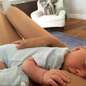 11-Hilaria-Baldwin-Nude-Leaked-Pregnant