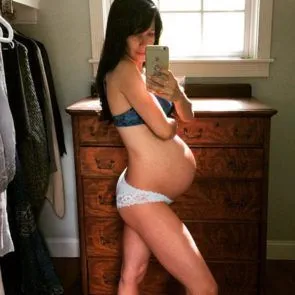 04-Hilaria-Baldwin-Nude-Leaked-Pregnant
