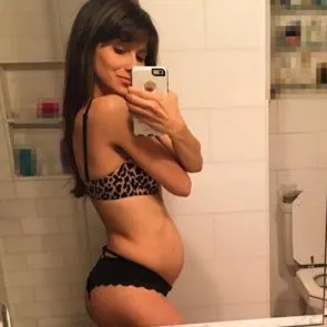09-Hilaria-Baldwin-Nude-Leaked-Pregnant
