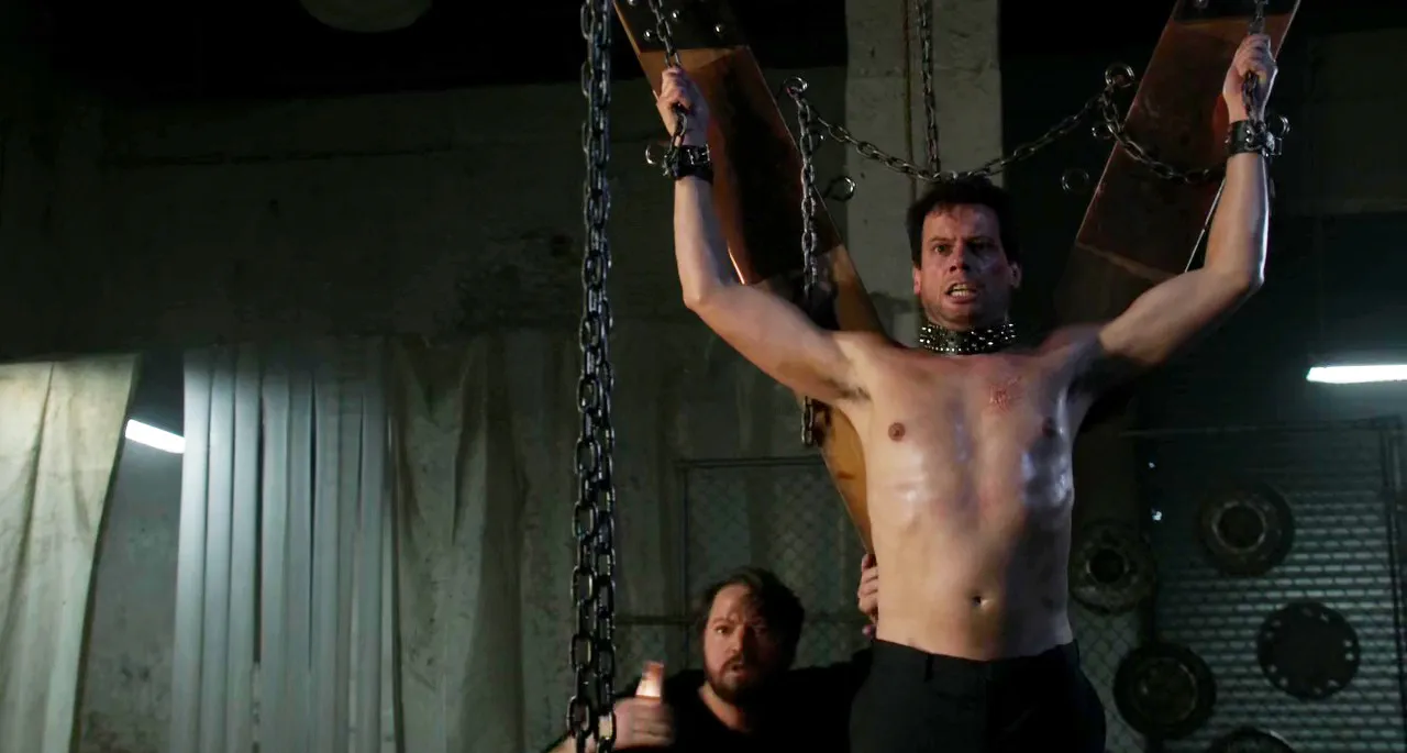 הצוות של ג'יון תמיד עירום וחם