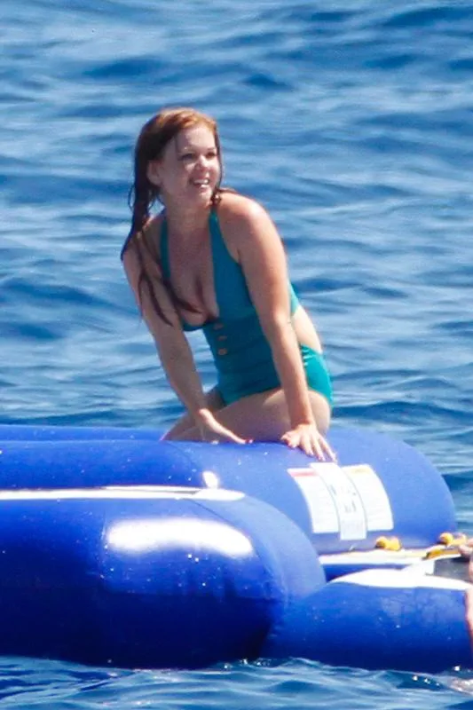 Isla-Fisher-in-a-Swimsuit-6