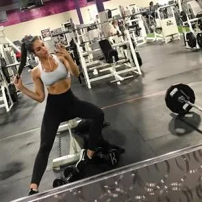 08-Jaclyn-Swedberg-Gym