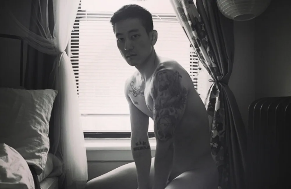 الممثل الآسيوي الأمريكي جيك تشوي لديه صور مثيرة عارية