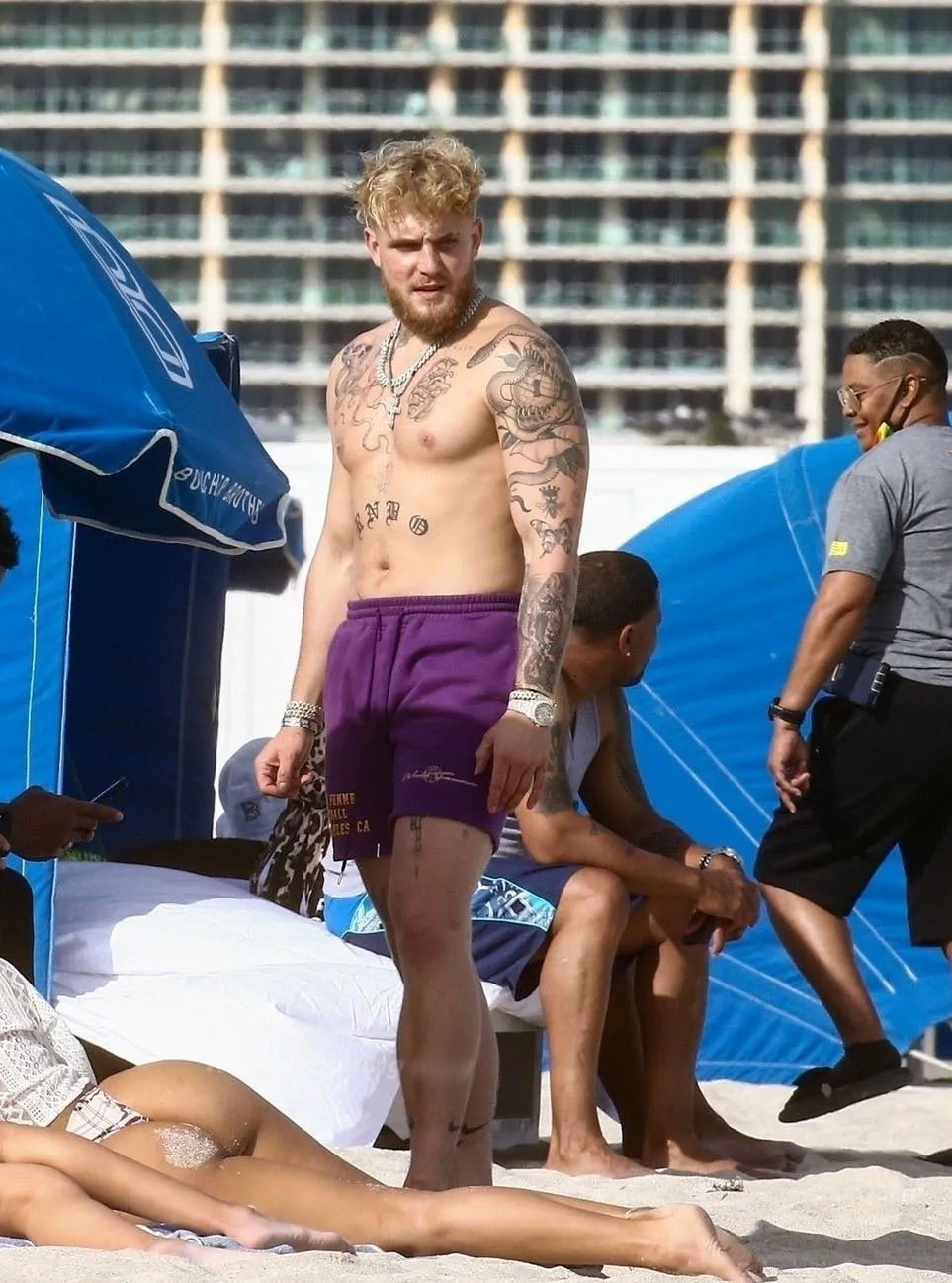 ジェイクポールパパラッチ上半身裸のビーチの写真