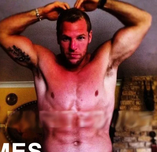 Privéfoto tentoongesteld vóór James Hassel