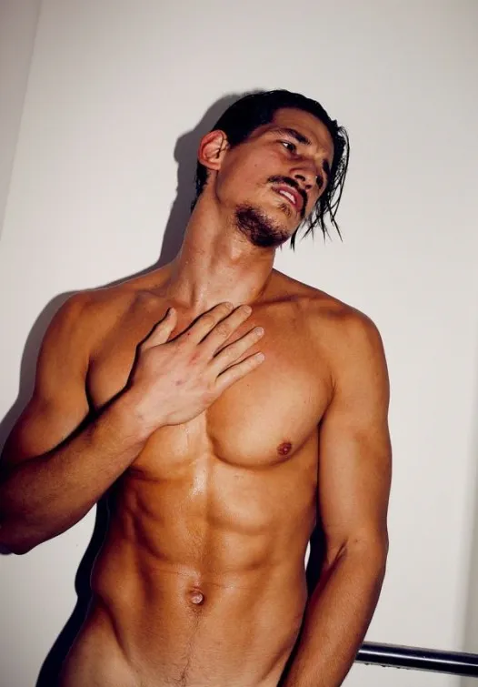 Jarrod Scott frontal desnuda y ropa interior
