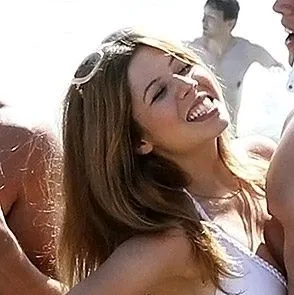 Jennette McCurdyová bosé nohy a bikiny