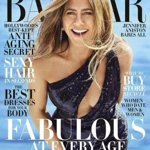 جینیفر اینسٹن سیکسی میں ہارپر بازار