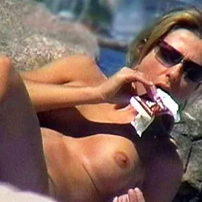 ジェニファーアニストン裸のおっぱい