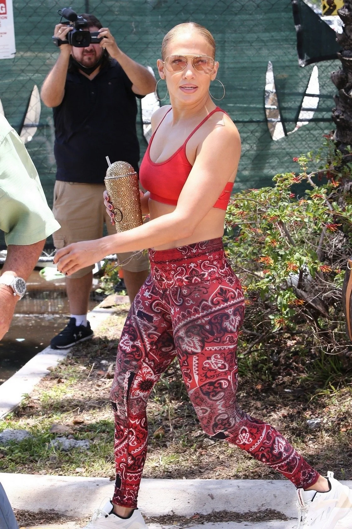 Jennifer Lopez In Leggings