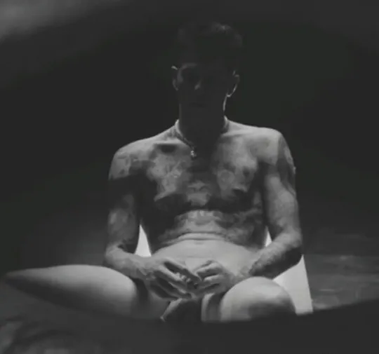 杰西·拉德福德（Jesse Radford）的额叶图像赤裸而令人兴奋