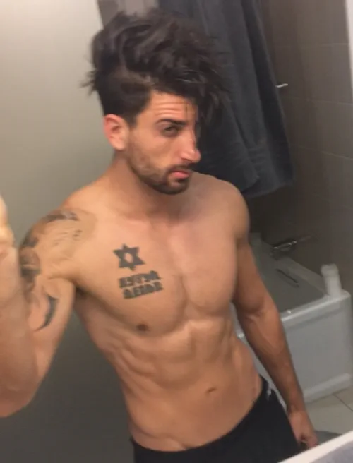 Jesse Wellens nude