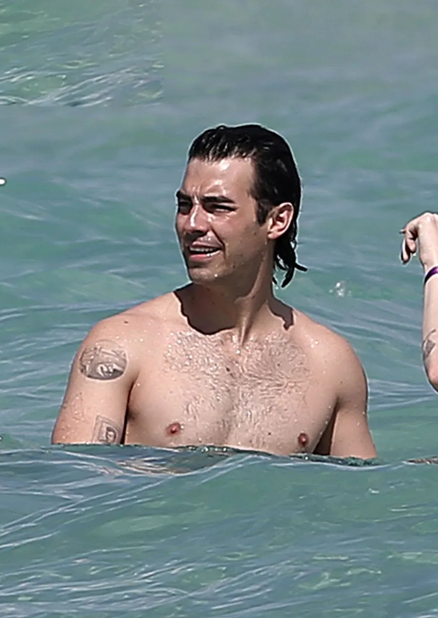 Joe Jonas nude