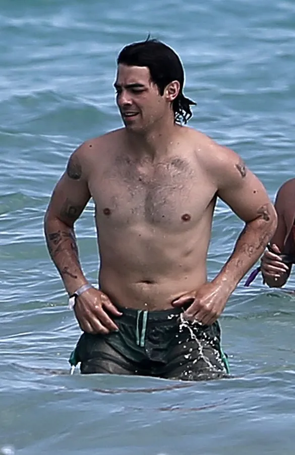 Joe Jonas penis