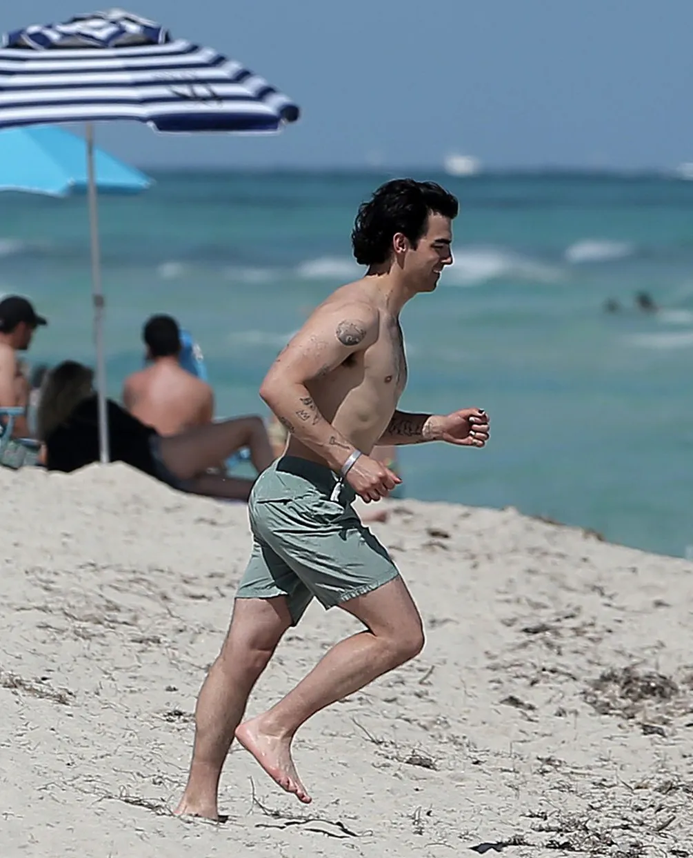 Joe Jonas beach photos