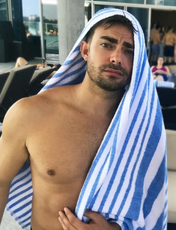 Jonathan Bennett naked photos