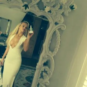 16-Jorgie-Porter-nudo-trapelato