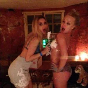 10-Jorgie-Porter-nudo-trapelato