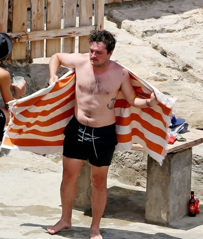 Josh Hutcherson nude