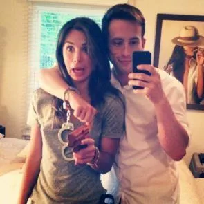 15-Джоузи-Лорен-голи-изтекли