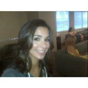 11-Джоузи-Лорен-голи-изтекли