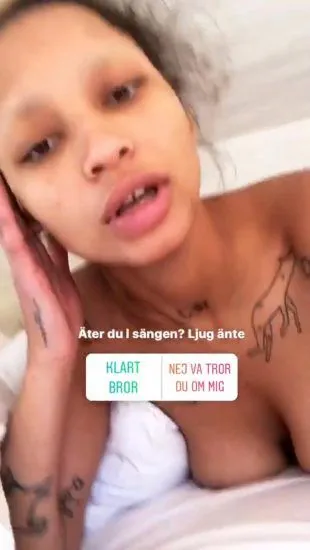 Joy M’Batha nøgen bryster på Instagram Story