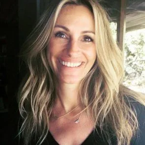 Голи снимки на Джулия Робъртс