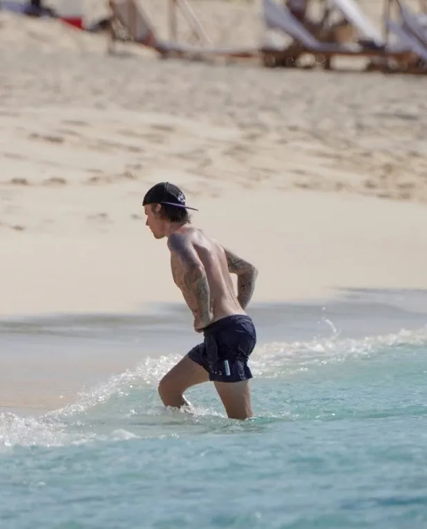 Justin Bieber beach photos