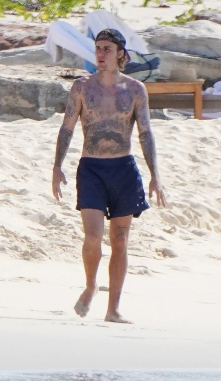 Justin Bieber drunk beach pics