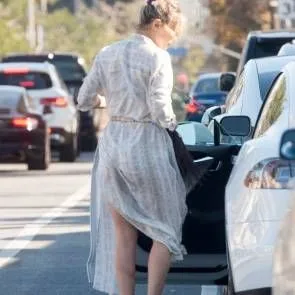 Kate Hudson se sube al coche