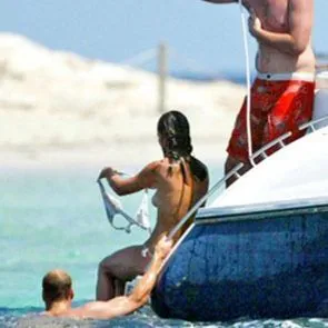 07-Kate-Middleton-Topless-Tomando el sol