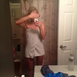 01-Kaylyn-Kyle-Nude-lekkinud