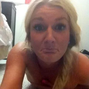 22-Kaylyn-Kyle-Nude-lekkinud