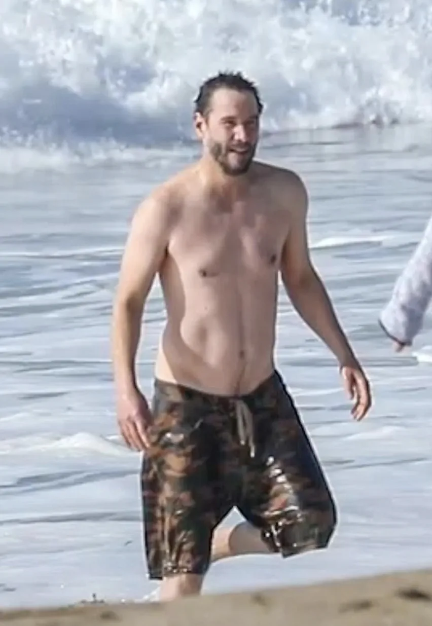 Keanu Reeves bulge