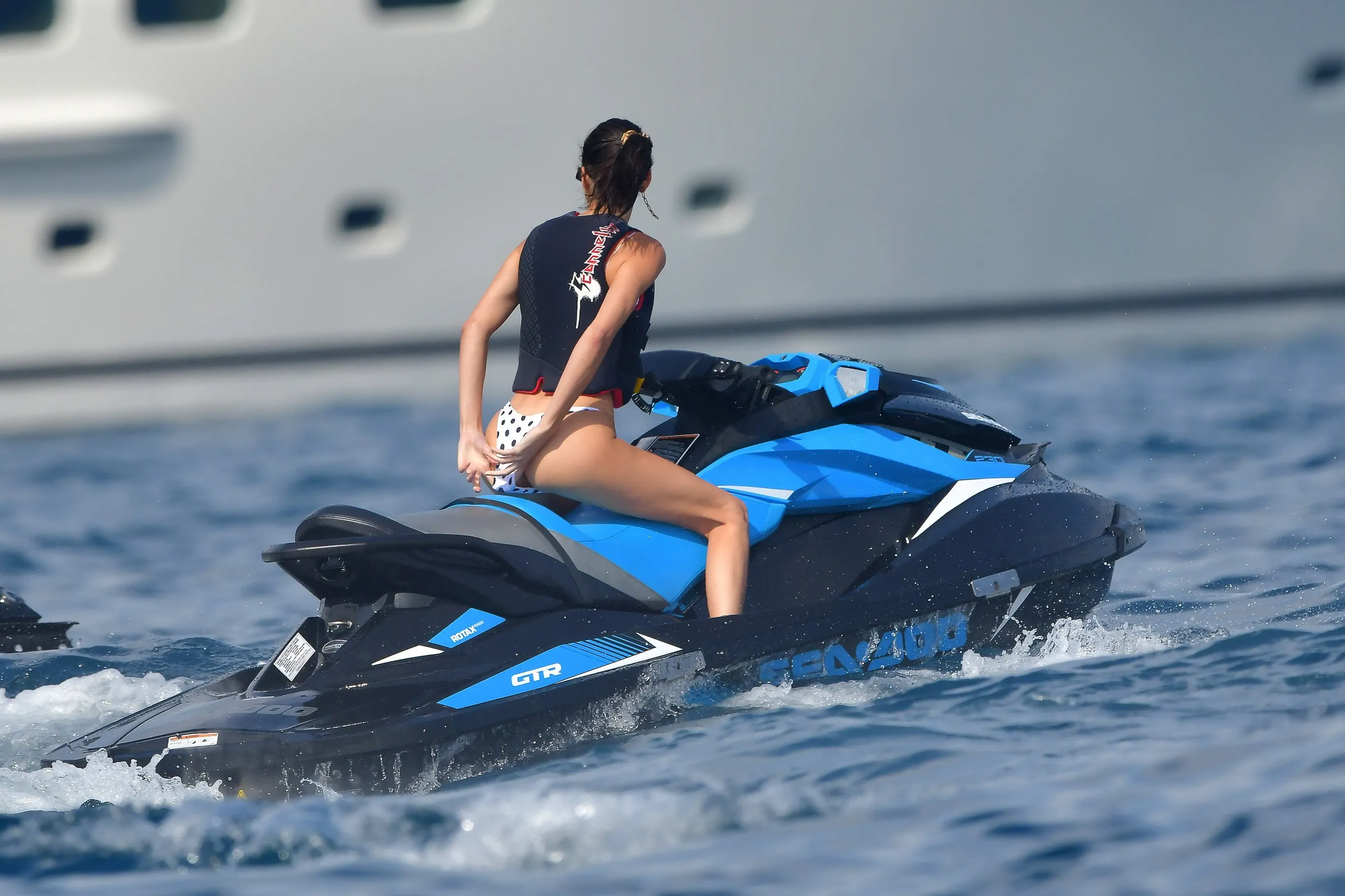 Kendall Jenner Sir (20 gambar)