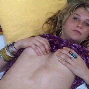 04-kesha-filtrado-desnudo-mamada