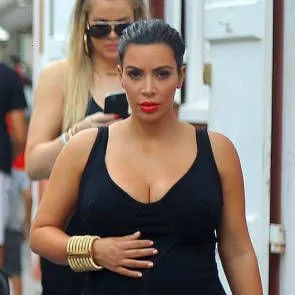 14-Ким-Кардашиян-Бременна