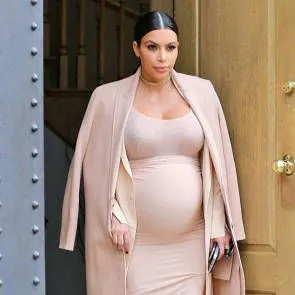 04-Ким-Кардашиян-Бременна