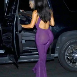 17-Kim-Kardashian-Kostum-Halloween-Seksi